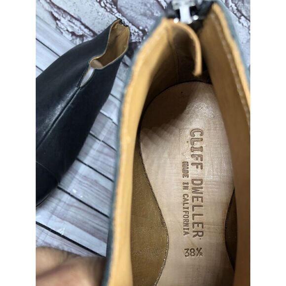 Cliff Dweller Vibram Black Leather Slip On Cap Toe Flats Women’s Sz 38.5EU/8M US - Picture 5 of 16